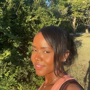 Meet your Posher, Samara